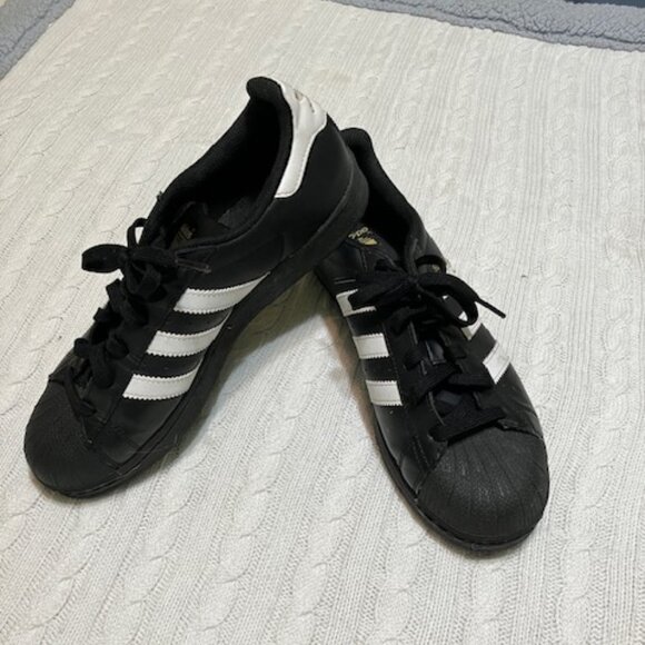 Adidas superstars - Picture 1 of 5